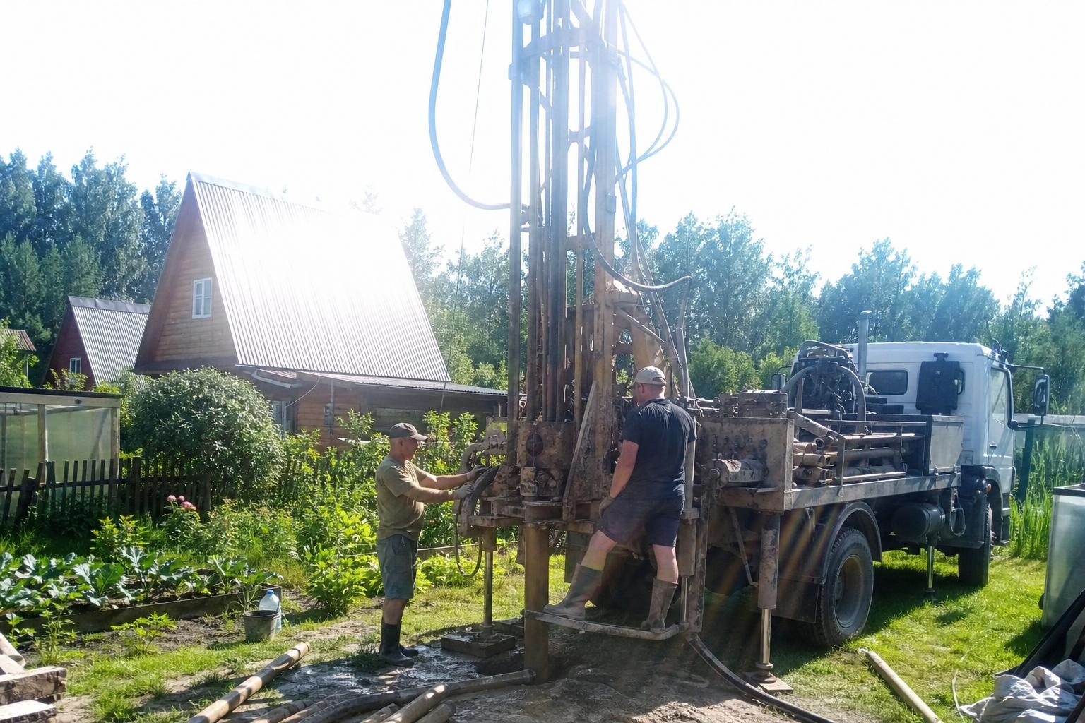 Бурение скважины в СНТ летом