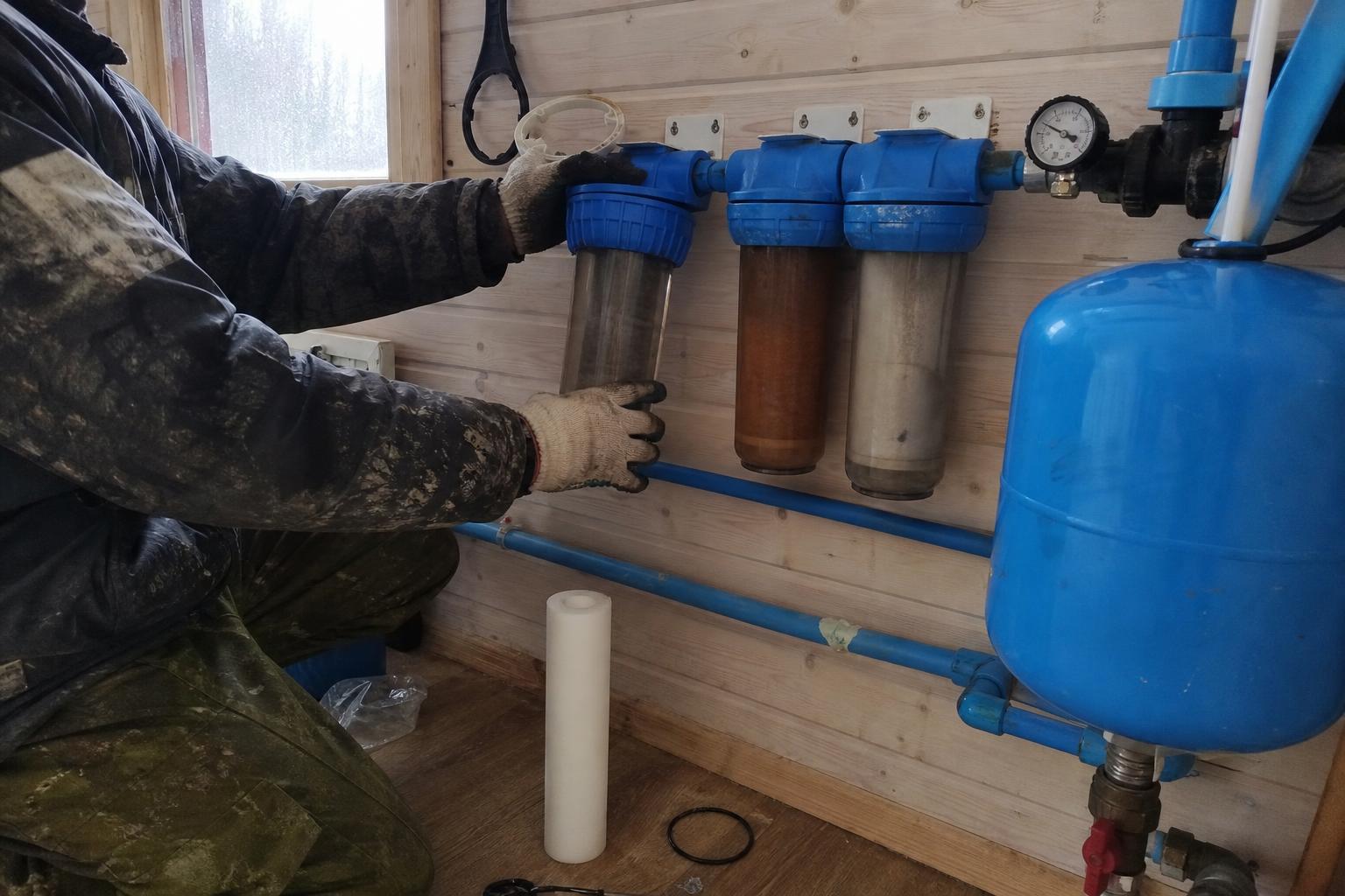 Замена картриджа фильтра механической очистки в системе водоочистки на даче